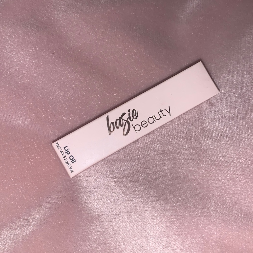 Basic Beauty Lip Oil Shade - Summer - Wt. 3.2g / 0.1 oz